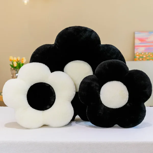 Coussin fleur noir et blanc